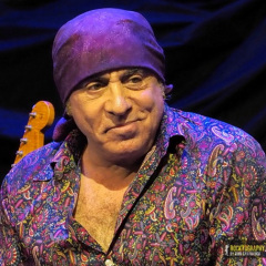 BORN TO RUN SYMPOSIUM