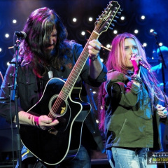 Williams Honor (Gordon Brown and Reagan Richards) performs at The Light of Day Kickoff concert at Asbury Lanes in Asbury Park, on Jan. 15, 2026. PHOTO BY JOHN CAVANAUGH
