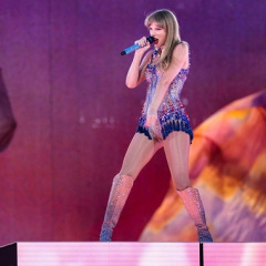 TAYLOR SWIFT