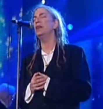 Patti Smith sings "O Holy Night."