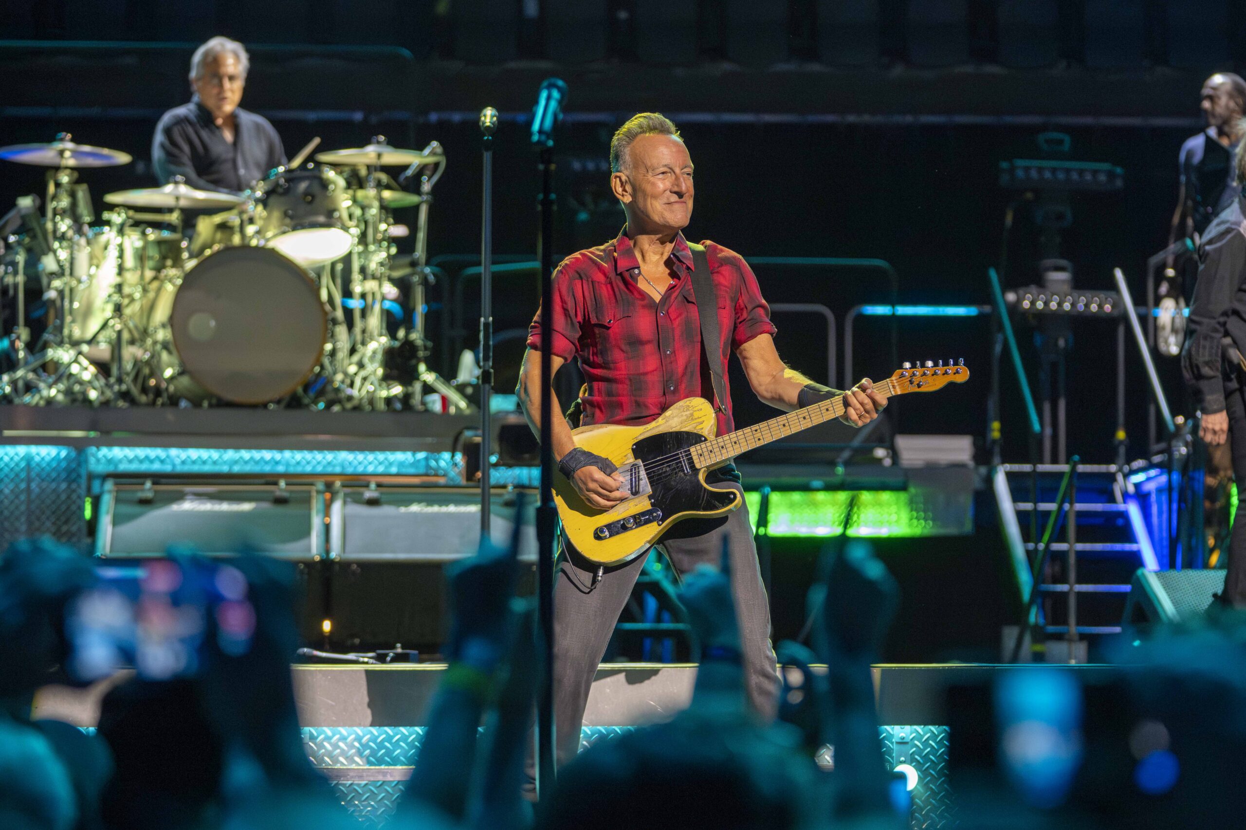 Springsteen Phoenix Springsteen says was 'really not well' at '23 MetLife shows; predicts ...
