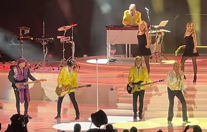 Stevie Van Zandt performs with Rod Stewart at Jones Beach concert (WATCH HERE)