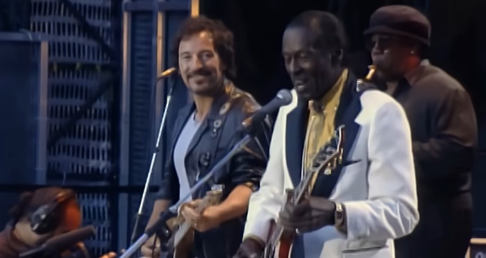 Bruce Springsteen performs 14 Chuck Berry songs (LISTEN HERE)